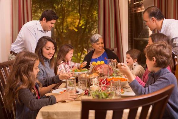 Multigenerational family at a dining table having dinner together